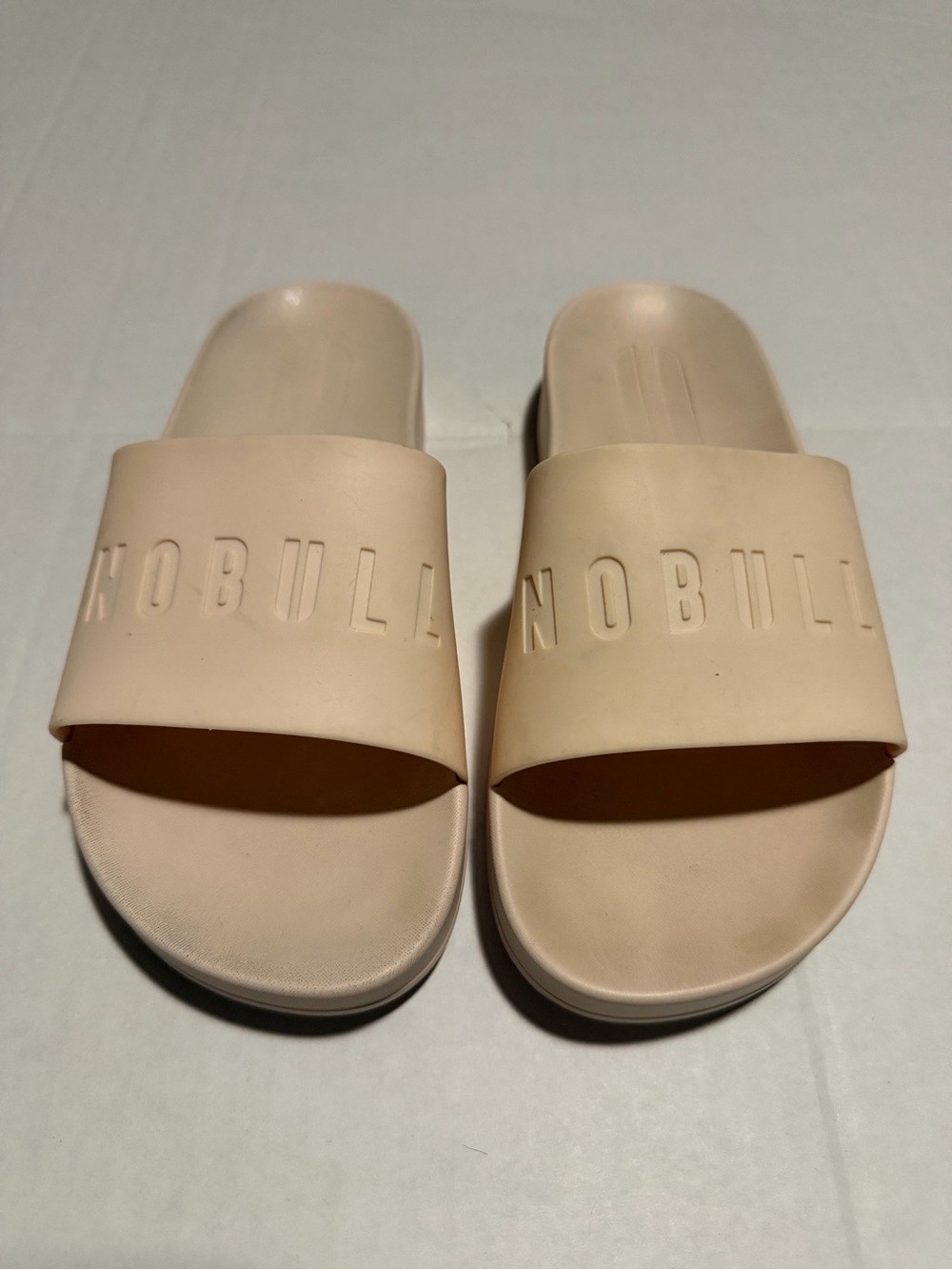 NOBULL Beige Slide Sandals Men’s 6 Women’s 7.5